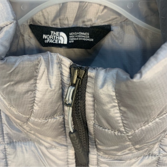 The North Face Quilted Thermoball Trek Eco Lightweight Puffer Vest Company Logo - Picture 4 of 14
